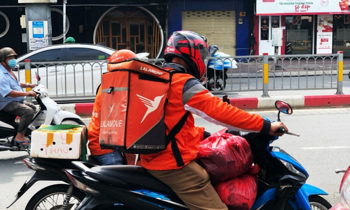 Chuyện cô gái bắt shipper giao 30 cốc chè ghi tên từng người gây tranh cãi