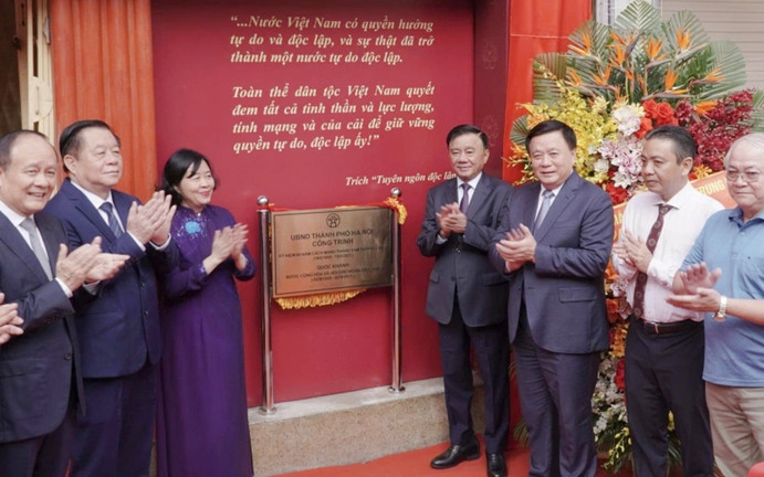 Hà Nội gắn biển Di tích nơi Chủ tịch Hồ Chí Minh viết bản Tuyên ngôn Độc lập