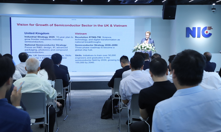Đại sứ Anh tiết lộ bí quyết để Việt Nam 'thắng' trong ngành bán dẫn giá trị cao