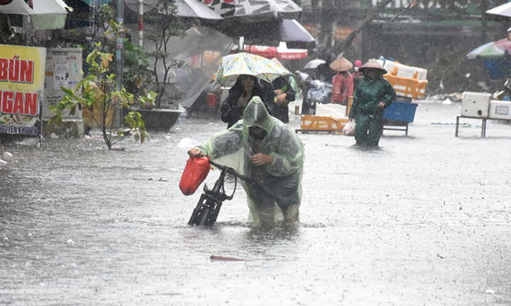 Áp thấp nhiệt đới cách Bạch Long Vĩ 50km, miền Bắc có nơi mưa rất to trên 300mm