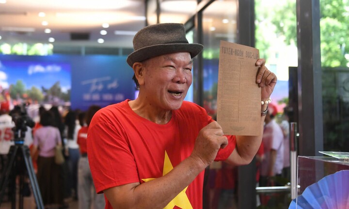 8.000 món quà ý nghĩa nối dài cảm xúc tại 'Trở về thời khắc thiêng liêng'