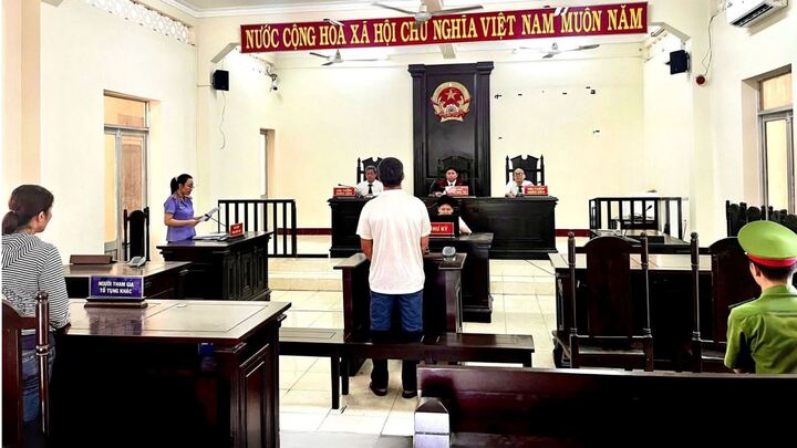 Tài xế đi bán tải trên bãi biển đông người bị xử phạt 6 tháng tù