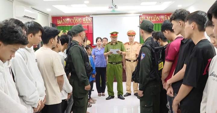 Khởi tố 21 ‘quái xế’ lạng lách, đánh võng tại TP.HCM