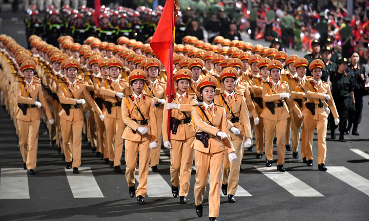 Hàng chục nghìn chiến sĩ, khí tài hợp luyện diễu binh, diễu hành tại Quảng trường Ba Đình