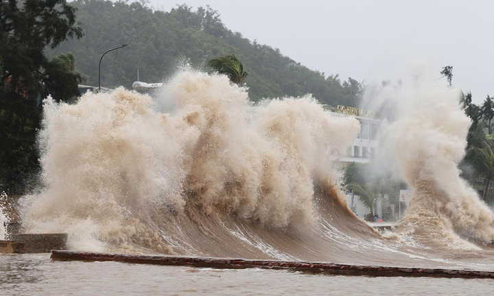 Biển Đông khả năng sắp có bão, miền Bắc mưa như trút