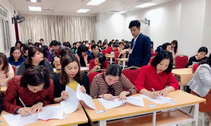 Hùng Gia Edu triển khai mô hình luyện thi APTIS 'thực chiến'