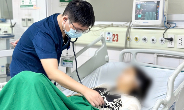 Hôn mê sâu, suy đa tạng sau chuyến đi châu Phi