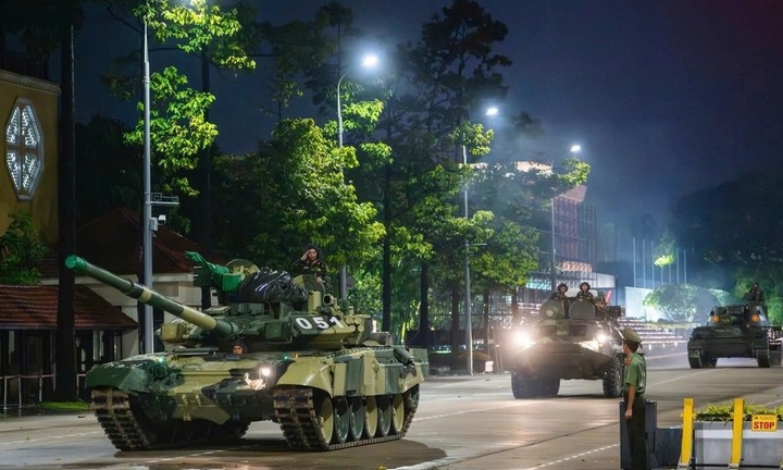 Sức mạnh dàn tăng thiết giáp trong buổi tổng hợp luyện diễu binh A80