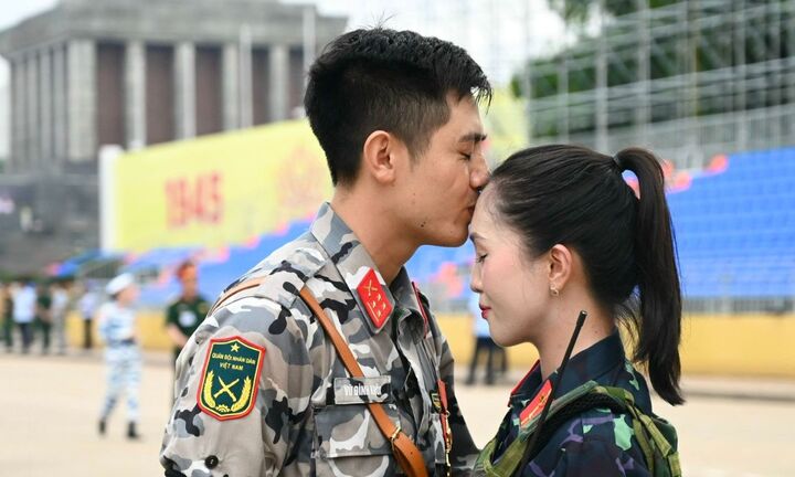 Cặp chiến sỹ trao nụ hôn gây sốt mạng trong buổi tổng hợp luyện A80 là ai?
