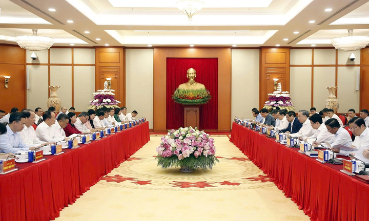 Bộ Chính trị: Khẩn trương kiện toàn bí thư cấp ủy ở những nơi còn khuyết