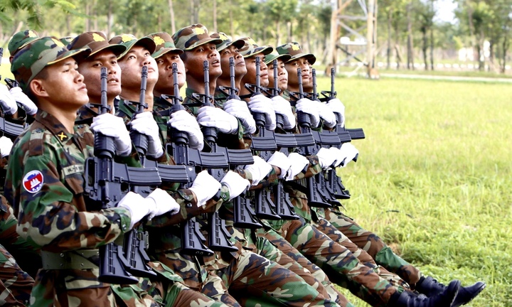 Quân đội Hoàng gia Campuchia rắn rỏi trên thao trường, sẵn sàng cho A80