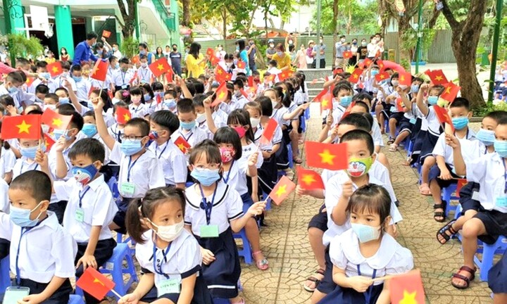 Nhiều tỉnh Bắc Trung Bộ lùi thời gian tựu trường vì bão số 5