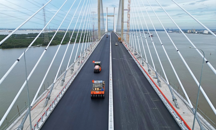 Diện mạo cầu dây văng tĩnh không cao nhất Việt Nam trước ngày về đích