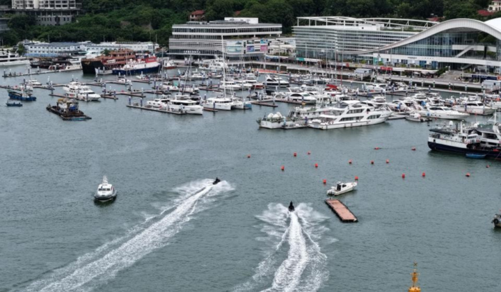 Bão Kajiki mạnh lên, Trung Quốc đóng cửa thành phố du lịch Tam Á