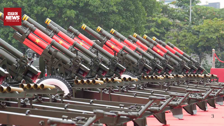 Hàng ngàn người chờ đợi màn pháo lễ tại sân vận động Quốc gia Mỹ Đình 