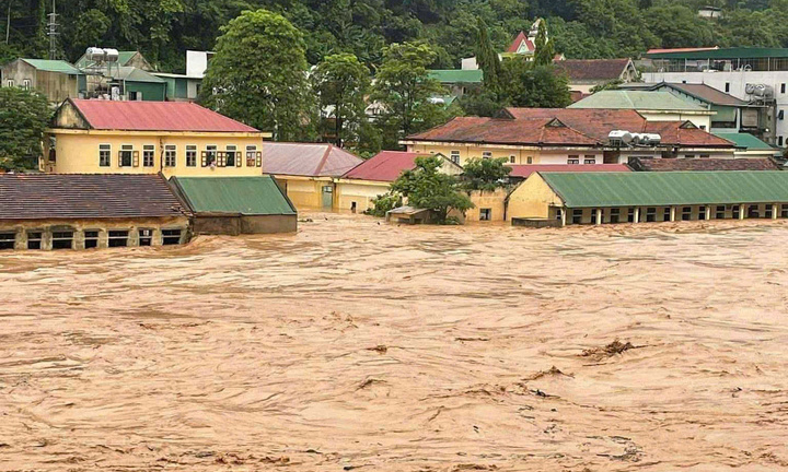 Bão số 5 giật cấp 13 đổ bộ Nghệ An-Hà Tĩnh, nguy cơ lũ quét, sạt lở rất cao