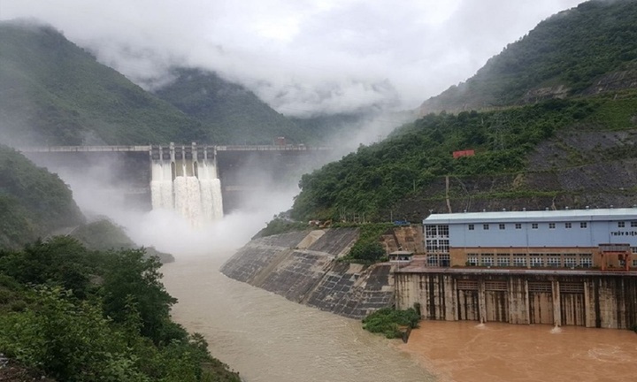 Hàng loạt hồ thủy điện xả lũ phòng chống bão Kajiki