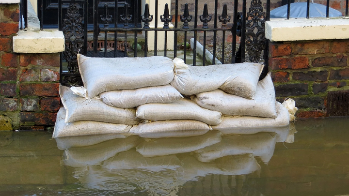 Bao cát chống ngập: Công nghệ ‘thấp’ nhưng hiệu quả cao