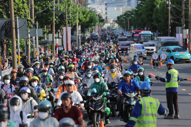 TP.HCM cấm ô tô di chuyển lên cầu Bình Triệu 1: Giao thông khu vực này thế nào?