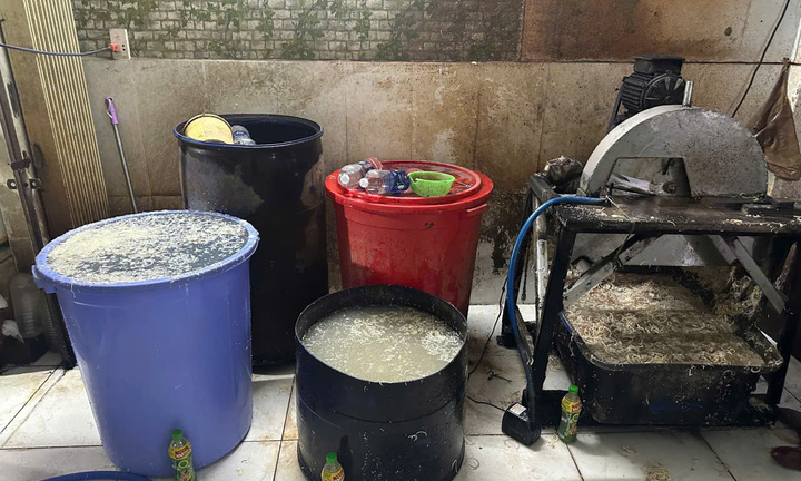 Phát hiện cơ sở không có giấy phép kinh doanh, dùng hóa chất tẩy trắng hoa chuối