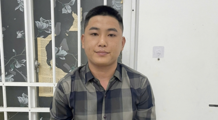 Khởi tố nam thanh niên tự ngã xe rồi đánh tài xế taxi gãy sống mũi ở TP.HCM