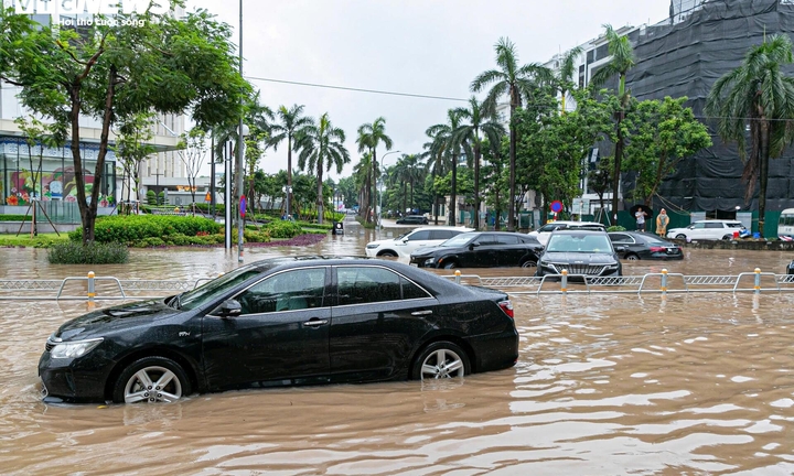 La liệt xe ngập nước do mưa bão Kajiki: Điều kiện nào hưởng bảo hiểm bồi thường?