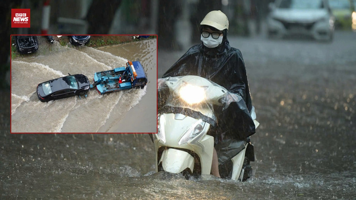 Hà Nội chìm trong 'biển nước', xe chết máy hàng loạt, giao thông tê liệt