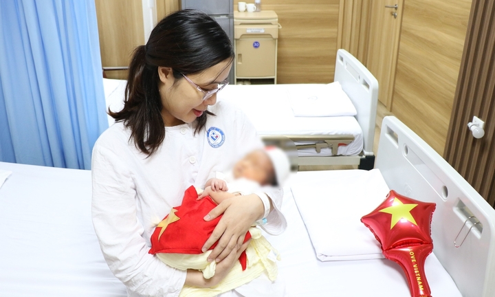 Bé gái chào đời từ phôi thai ‘ngủ đông’ suốt hơn 1 thập kỷ