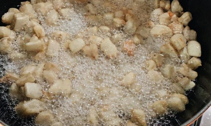 Mẹo rán mỡ không bị nổ, bắn tung tóe