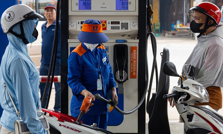 Chiều nay, giá xăng dự báo tăng, giá dầu có thể giảm nhẹ 