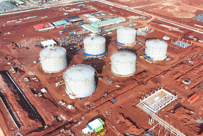 Cận cảnh bồn chứa nhiên liệu sân bay Long Thành tăng tốc về đích