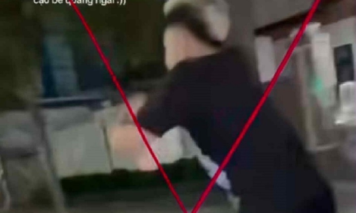 Nam thanh niên buông 2 tay, múa may khi chạy xe mô tô ở Quảng Ngãi