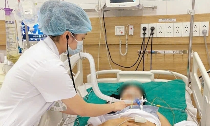 Hai phụ nữ liệt toàn thân sau tiêm botox tại nhà