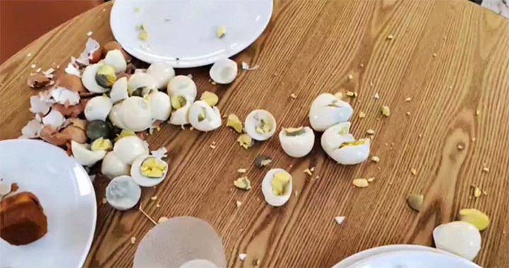 Ăn búp phê nhưng lén mang về, nữ khách hàng đập phá rồi bỏ chạy khi bị phát hiện