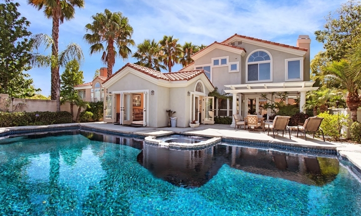 Những vấn đề cần lưu ý khi xây bể bơi trong nhà