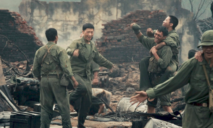 'Mưa đỏ' trở thành phim doanh thu cao nhất năm 2025