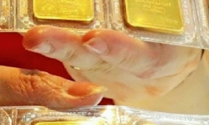 Giá vàng trong nước neo cao