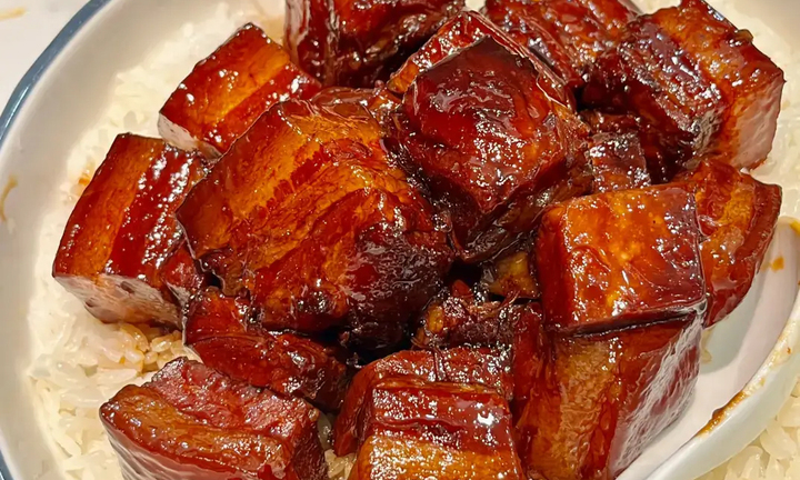 4 bước bắt buộc cho món thịt kho tàu trong mướt, dẻo mềm