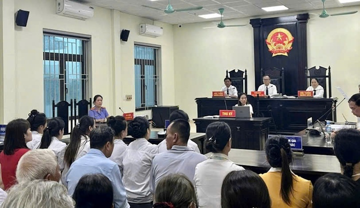 Nhóm nữ sinh ở Thanh Hoá đánh bạn gãy đốt sống cổ lĩnh án