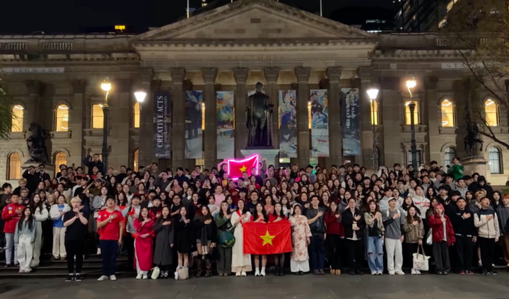 Clip du học sinh, kiều bào ở Australia cùng hát Quốc ca mừng 2/9 gây sốt mạng