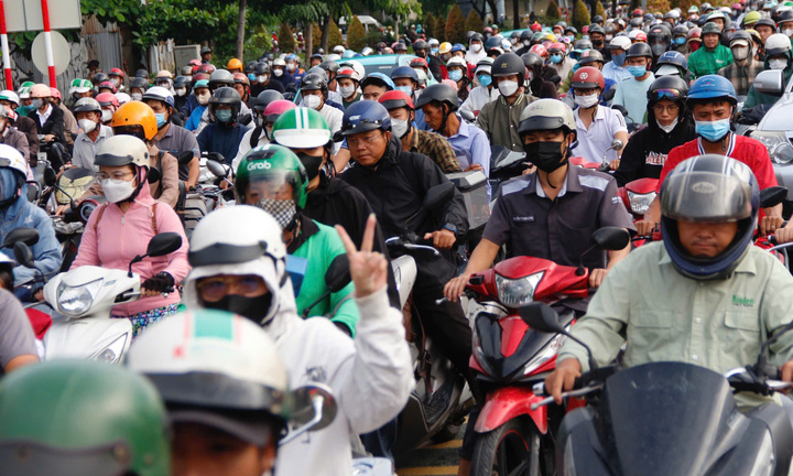 Ngày đầu đi làm sau lễ 2/9, giao thông cửa ngõ TP.HCM ùn tắc kéo dài