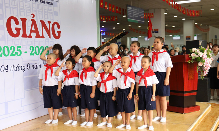 Lễ khai giảng của những ‘chiến binh' nhí tại Bệnh viện Ung bướu TP.HCM
