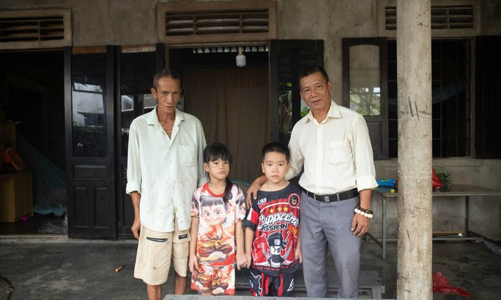 Bố mất vì tai nạn, mẹ bỏ đi và tương lai bất định của hai trẻ thơ