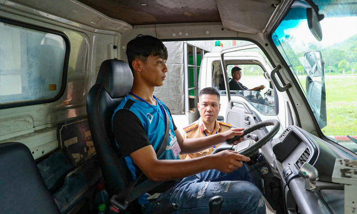 Quyết định giảm 30% lệ phí đăng ký xe, rút ngắn thời gian cấp giấy phép lái xe