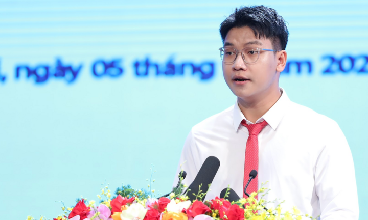 Nam sinh đại diện 26 triệu học sinh phát biểu tại lễ khai giảng đặc biệt