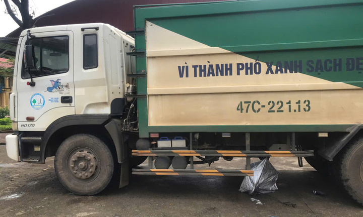 Xe chở rác tông chết học sinh lớp 6 trong khuôn viên trường nội trú