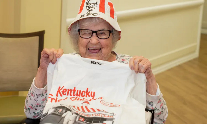Cụ bà 100 tuổi chia sẻ bí quyết trường thọ và sở thích ăn gà rán, khoai chiên