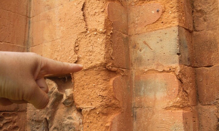 Tháp Chăm nghìn năm ở Đà Nẵng mới trùng tu gạch đã mủn nát