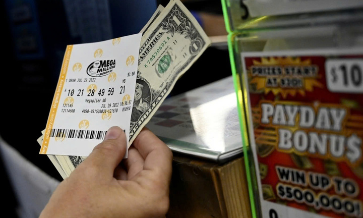 Hai người ở Mỹ trúng giải xổ số độc đắc gần 1,8 tỷ USD