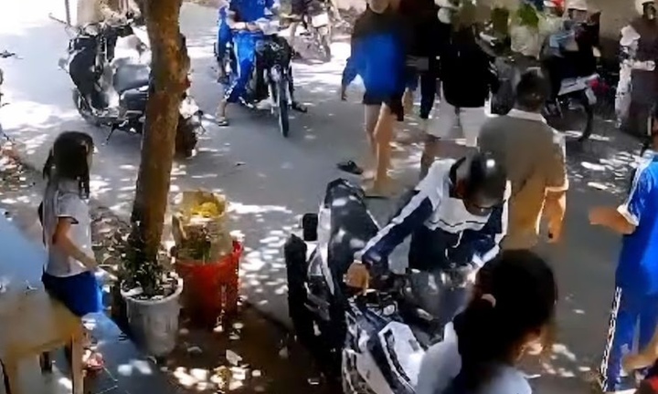 Điều tra vụ ẩu đả khiến nam sinh lớp 10 và 2 người khác nhập viện